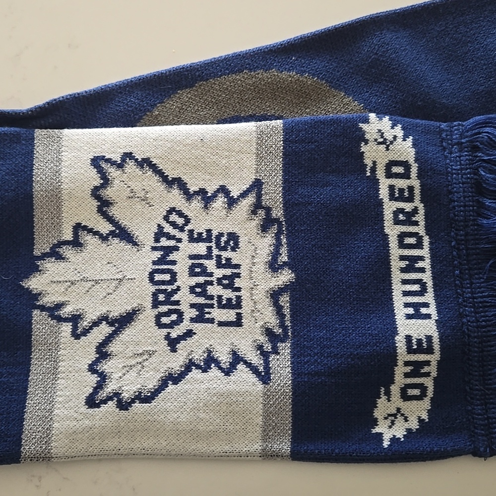 Reebok- Toronto Maple leafs Scarf - Picture 3 of 4
